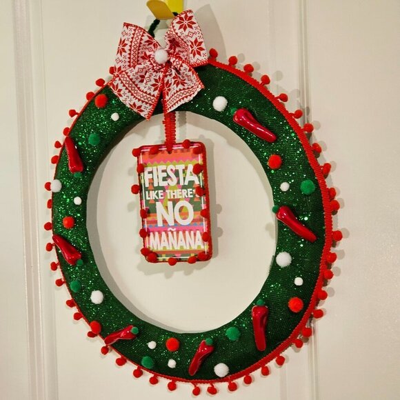 Festive Christmas Wreath - Picture 4 of 6